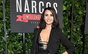Fernanda urrejola llegó, junto a su perrito, a la casa de martín cárcamo para conversar de los abusos, de su época de deportista, de cómo conoció al amor de su vida e incluso mostró el anillo de compromiso para confirmar que se casará este año en ee. Narcos S Fernanda Urrejola Net Worth Married Life Wikiodin Com