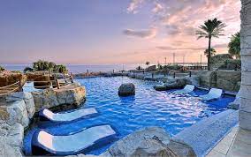 Najnowsze budynki wybudowane są już jednak w nowoczesnym stylu. Holiday World Polynesia Hotel 4 Costa Del Sol Bis Zu 70 Voyage Prive