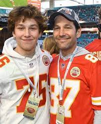 Michele Yeo On Twitter When You Re Paul Rudd S Son But Your Dad Paul Rudd Looks Like He Could Be Your Paul Rudd S Son Brother Because Your Dad Paul Rudd Is Paul Rudd