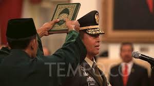 Selain dinilai banyak berutang karir pada sang mertua am hendropriyono, andika juga disebut memiliki catatan pelanggaran ham berat. Hasto Kristiyanto Pengangkatan Ksad Memang Untuk Politik Nasional Tempo Co