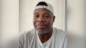 Ken Griffey Jr. and Sr. watch LeBron James, Bronny make history