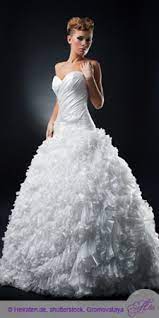 Maybe you would like to learn more about one of these? Brautkleid Fur Ihre Hochzeit Hochzeit Brautkleid Heiraten