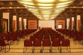 A Large Lobby For Business And Official Meetings At Hotel The Crown Bhubaneswar Hotel Bhubaneswar Decor
