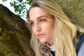 HAIR MAKE-UP FOR PERFORMANCE