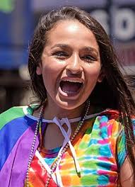 She and her twin brothers sander and griffen ¿watch one of her videos on youtube, which has about 400 comments. Jazz Jennings Wikipedia
