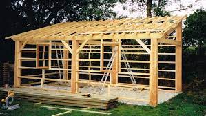 charpente en kit comment la choisir fabriquer abri de jardin construction maison bois abri de jardin bois