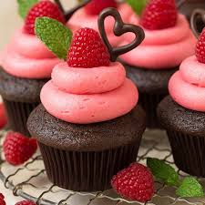 Vino dulce (cualquier vino vale) • bocadillo (pan a elegir) • salchichas de cerdo (se puede hacer con las de pollo) • queso tierno partidas por la mitad (se puede poner el que más os gustes) 0'20 minutos. La Mejores Fiestas