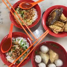 A bowl of yong tau fu came with its signature fried foo chok roll, fish ball and fried tau fu (beancurd). Restaurant Yong Tau Fu Cheng Fong Jalan Temenggong
