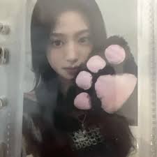 Baby Monster Ahyeon Rose dey luckydraw photocard