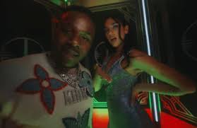 Pop stars (go), dua lipa with dababy i had to lace my shoes for all the blessings i was chasin' (go) if i ever slip, i fall into a better situation so catch up, go put some cheese on it, get out and get your bread up (yeah, yeah) Dua Lipa Offers Yet Another Rendition Of Levitating Featuring Dababy Culled Culture