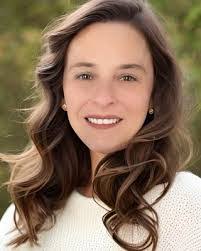 Julia Aragon's Instagram, Twitter & Facebook