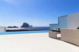 Minimalist design is very similar to modern design and involves using the bare essentials to create a simple and uncluttered space. 5 Minimalist Homes In Spain For Sale Or To Rent News Spainhouses Net