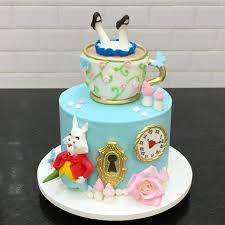 In honor of the new alice in wonderland movie, alice through the looking glass, we were inspired to put together some of our favorite cookies that. Alice In Wonderland Cake Tutorials Mad Hatter Cakes