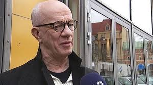 Flack lämnar Nya parkteatern