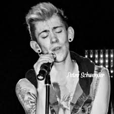 Уσυя тнє σηє ωιтн тнє нσl∂ ση му нєαят. ღ