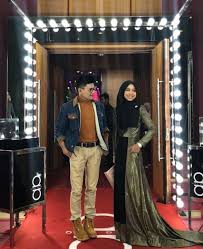 Semoga sempat sampai untuk red carpet. Foto Fesyen Selebriti Bertemakan Infiniti Di Anugerah Bintang Popular Bh 31 Edisiviral