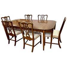 Antique english mahogany chippendale dining table with leaf is a classic design made famous by england's most admired designer, thomas chippendale. Chippendale Style Mahogany Inlay 7 Pieces Dining Set Table 6 Chairs At 1stdibs