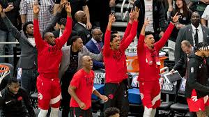 They get knocked out in the first round in 4 games by the raptors. Nba Playoffs 2019 Kawhi Leonard Raptors Defeat Bucks 4 2 In Eastern Conference Finals Cbssports Com