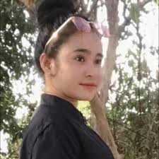 ចុចមេដៃ1 នាក់ចង់ប្រើថ្នាំដុសធ្មេញmiss ខមមិន