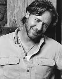This is what russell crowe looks like lately. The Filmy Lane Young Russell Crowe Facebook