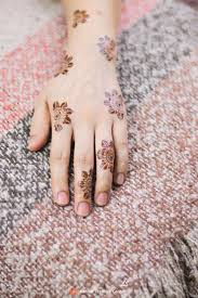 Eid Special Easy Floral Mehndi Designs For Back Hands Eid Special Mehndi Designs For Back Hands In 2020 Simple Mehndi Designs Henna Hand Tattoo Hand Henna