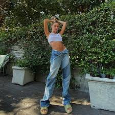 Amelia stands at a height of 5′ 9 which is equivalent to 1.8m. Delilah Belle Hamlin Bio Wiki Net Worth Boyfriend Age Height