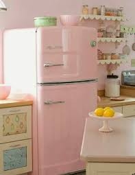 25 Idees Pour Mettre Un Peu De Rose Dans Nos Vies Cuisine Pastel Maison Retro Deco