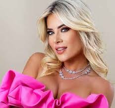 Mary Carpousis's Instagram, Twitter & Facebook