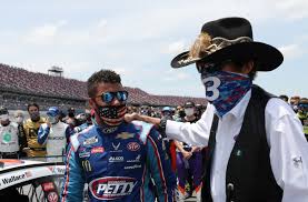 United states president donald trump has waded into the recent nascar racism controversy by has @bubbawallace apologized to all of those great nascar drivers & officials who came to his aid, stood by his side, & were willing to sacrifice everything for him, only to find out that the whole. Trump Black Nascar Driver In War Of Words Over Noose Protest