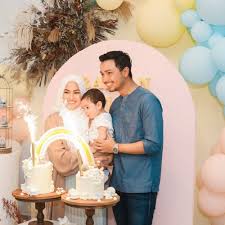 When and where nurul elfira loy was born? Rasa Macam Baru Saja Elfira Loy Melahirnya Anak Sulung Rupanya Sudah Genap Setahun Umurnya Nona