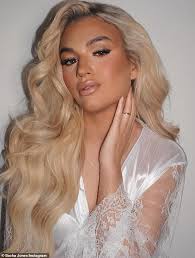 Sacha Jones's Instagram, Twitter & Facebook