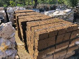 30,5xh30,5xp23,5 cm sbalzo 4 cm. Tufo Romano Tedesco Pietre