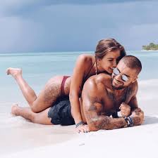 This sort of photo is symbolic a bit. 30 Relationship Goals Photoshoot Ideas Summer Edition Beach Photoshoot Couples Beach Photography Couple Beach