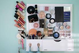 Meublez et décorez la chambre de votre enfant avec maisons du monde grâce à un large choix de meubles, lits, armoires. Diy Des Rangements Maquillage A Faire Soi Meme