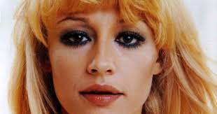 Raffaella introduces, entertains, interviews, dances, sings and, of course, she's an actress. Murio La Cantante Raffaella Carra La Reina Italiana Que Llego A Escandalizar Al Vaticano