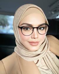 Tanggal 11 januari esok merupakan tarikh hari lahir penyanyi nombor satu negara, datuk siti nurhaliza. Siti Nurhaliza Sambut Ulang Tahun Kelahiran Ke 42 Hari Ini Tak Putus Terima Ucapan Serta Doa Selamat Edisiviral