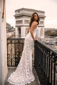 The wedding collection ranges from some gorgeously made heavy work bridal lehengas which may even go about weighing loads of pounds or kilos for some elegant wedding dresses. India Madi Lane Bridal