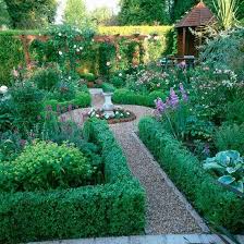 Small Traditional Garden This Small Garden Has Been Divided Into Different Sections Creating The Small Garden Design Traditional Garden Formal Garden Design