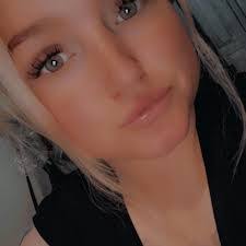 Becky Barr's Instagram, Twitter & Facebook