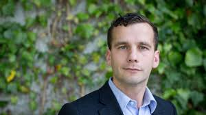 Crowd continues to trickle in to Act party leader David Seymour's election  party