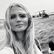 Lindsey Gill's Instagram, Twitter & Facebook