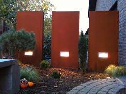 Cortenstahl ist ein universelles design, das von architekten, geschäftskunden und einzelpersonen geliebt wird. Stelen Aus Metall Fur Garten Und Vorgarten