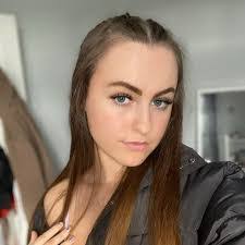 Mia Mcintyre's Instagram, Twitter & Facebook