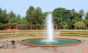 Memiliki sebuah taman pada hunian tidak hanya akan mempercantik. Mau Piknik Ke Sini Aja Taman Bunga Wiladatika