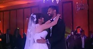 المهم التاجر اعطاني عنوان بيته واعطاني ميعاد لاقابله هو وزوجته واولاده ونتعرف.لازم الاول زوجته تشوفني وهي اللي تقرر. Ø¹Ù…Ø±Ùˆ Ø¬Ù…Ø§Ù„ ÙˆØ²ÙˆØ¬ØªÙ‡ Ø£ÙˆÙ„ Ø§Ù„Ø­Ø§Ø¶Ø±ÙŠÙ† ÙÙ‰ Ø²ÙØ§Ù Ø­Ø§Ø±Ø³ Ø§Ù„Ø£Ù‡Ù„Ù‰ Ø§Ù„ÙŠÙˆÙ… Ø§Ù„Ø³Ø§Ø¨Ø¹