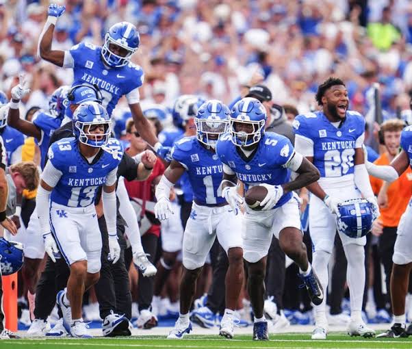 See Kentucky vs Alabama football game in photos at Kroger Field