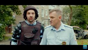 На волне почти десятилетнего успеха сериала его герои настолько полюбились зрителям, что создатели замахнулись на полный метр. Opublikovan Trejler Filma Realnye Pacany Protiv Zombi