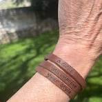Pulseira de mensagem, personalizada, feita sob medida, ótimo lembrete  positivo para você e para os outros:-). Iniciador de conversas divertidas.