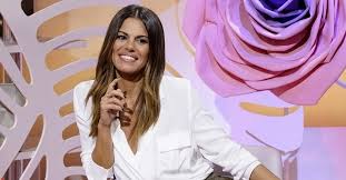 Secondo i rumors, detto fatto avrebbe chiuso a maggio, per lasciare il posto a settembre a un nuovo show condotto forse da paola perego. Bianca Guaccero Che Svolta Da Detto Fatto Al Sabato Sera Di Rai 1 Play4movie
