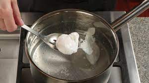 How To Poach An Egg Like A Pro | Get Cracking